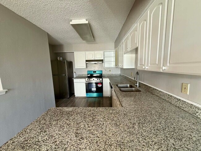 Building Photo - 6534 Briar Glade Dr