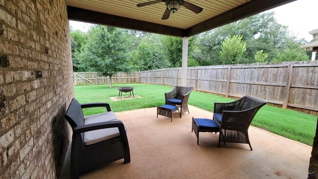 Building Photo - 106 Hay Bale Wy