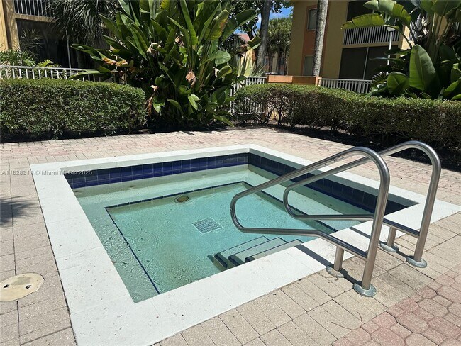 Building Photo - 906 Coral Club Dr