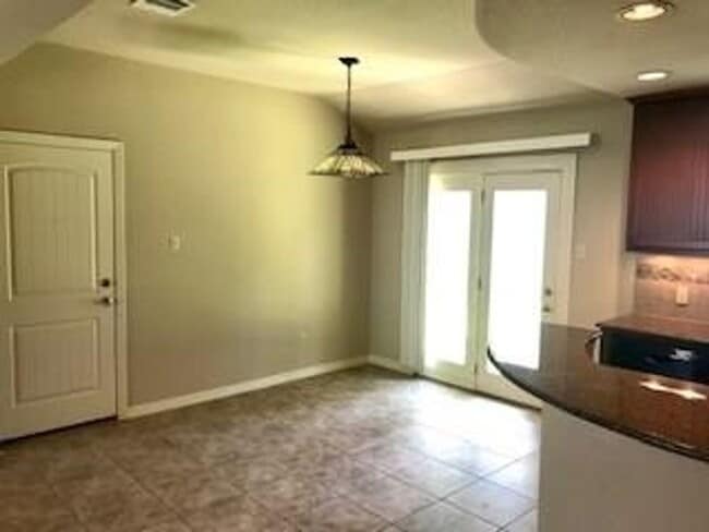 Building Photo - Cottages at Lake Creek / Freestanding One ...