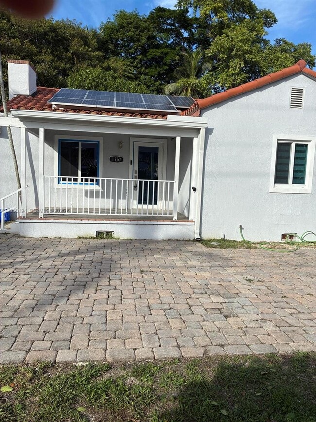 Building Photo - 1757 SW 24th Ter