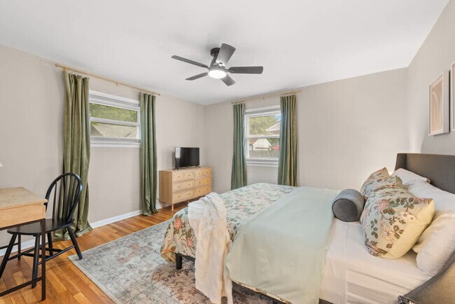 Building Photo - 6536 Lawnwood Ave