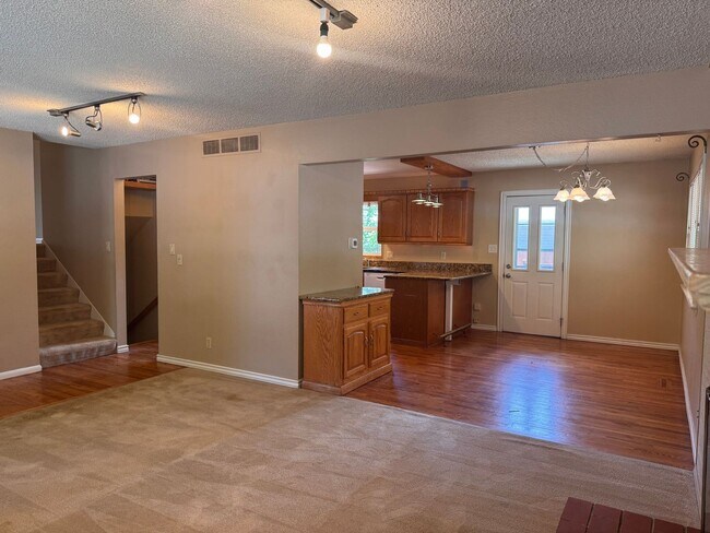 Building Photo - 3131 W Platte Ave