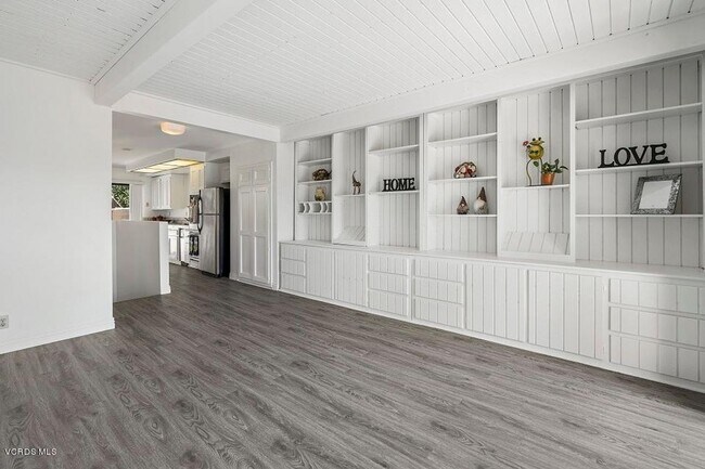 Building Photo - Hillside Hideaway in Thousand Oaks