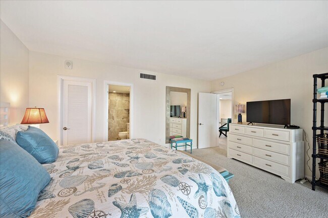 Building Photo - 1213 S Ocean Blvd