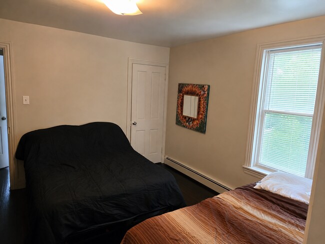 Building Photo - 2 Bedroom Single Family Home in Columbia!