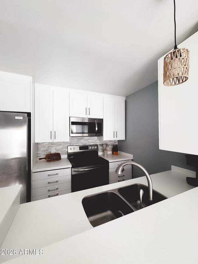 Building Photo - 8055 E Thomas Rd