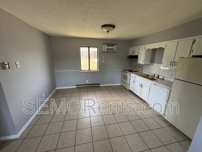 Building Photo - 315 East Ln