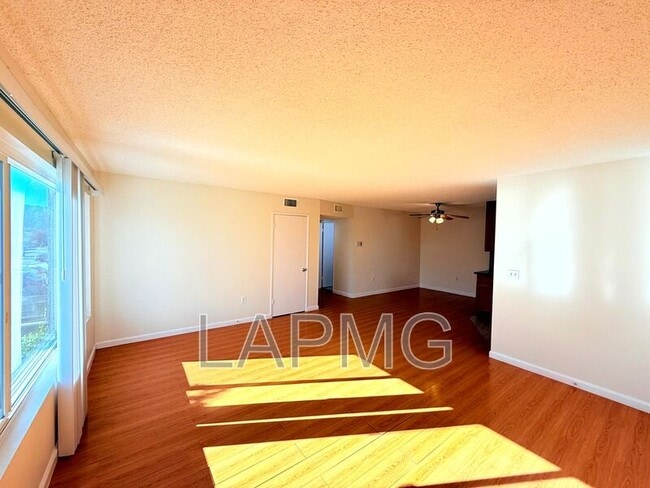 Building Photo - 1059 Western Ave