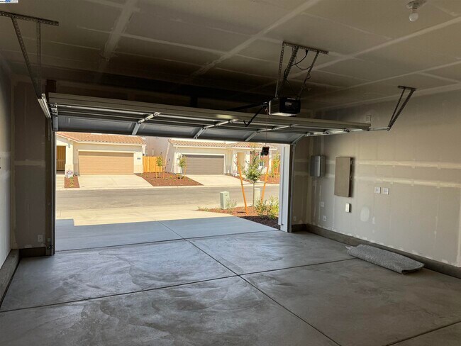 Building Photo - 2017 Quartz Cv Wy
