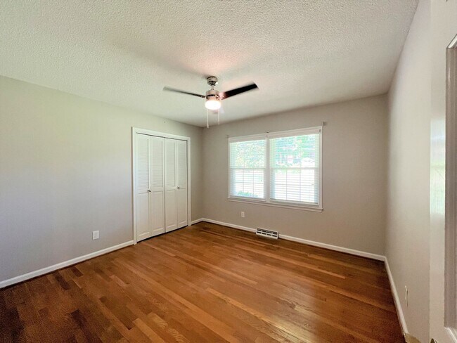 Building Photo - ~~ Spectacular Updated Ranch Home ~~
