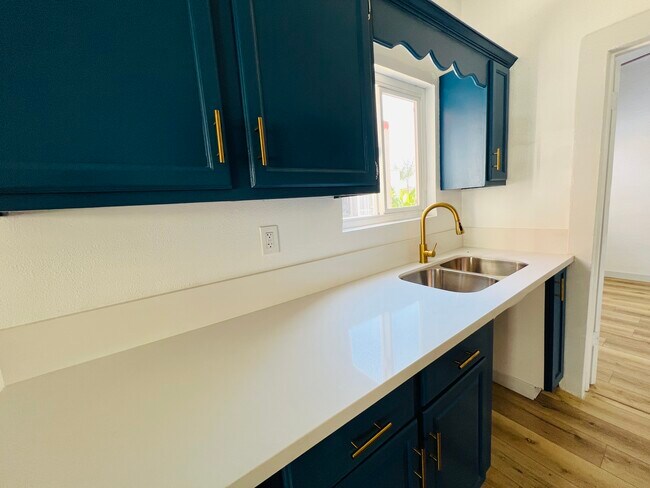 Building Photo - 1033 Hoffman Ave