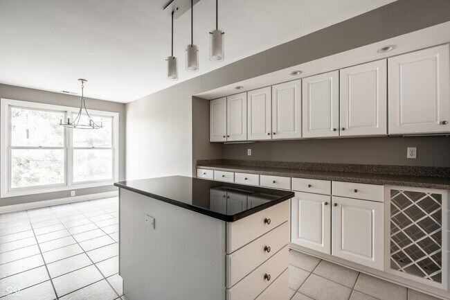 Building Photo - 8651 Jaffa Ct Dr E