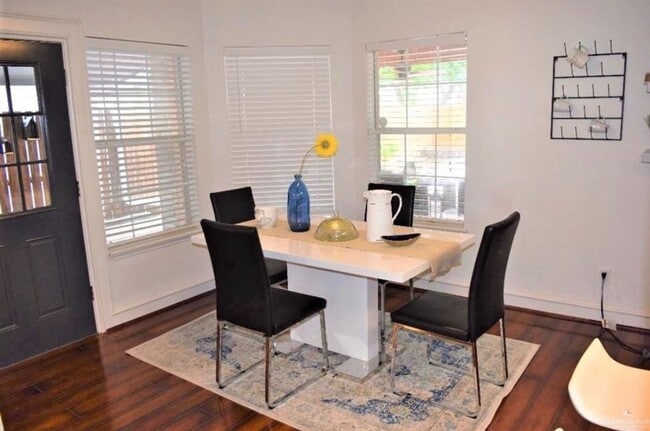 Building Photo - Perfect Fit, Perfect Home In McAllen!