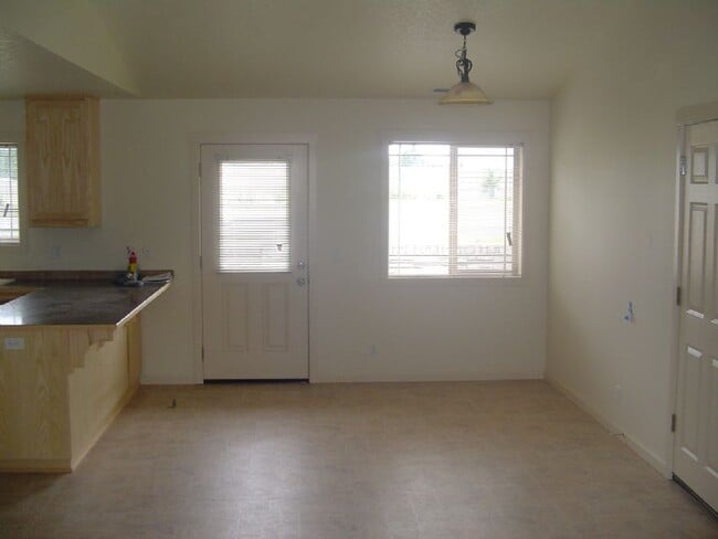 Building Photo - New 3 bedroom w/garage in East Springfield