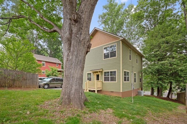 Building Photo - Modern Kenilworth Home