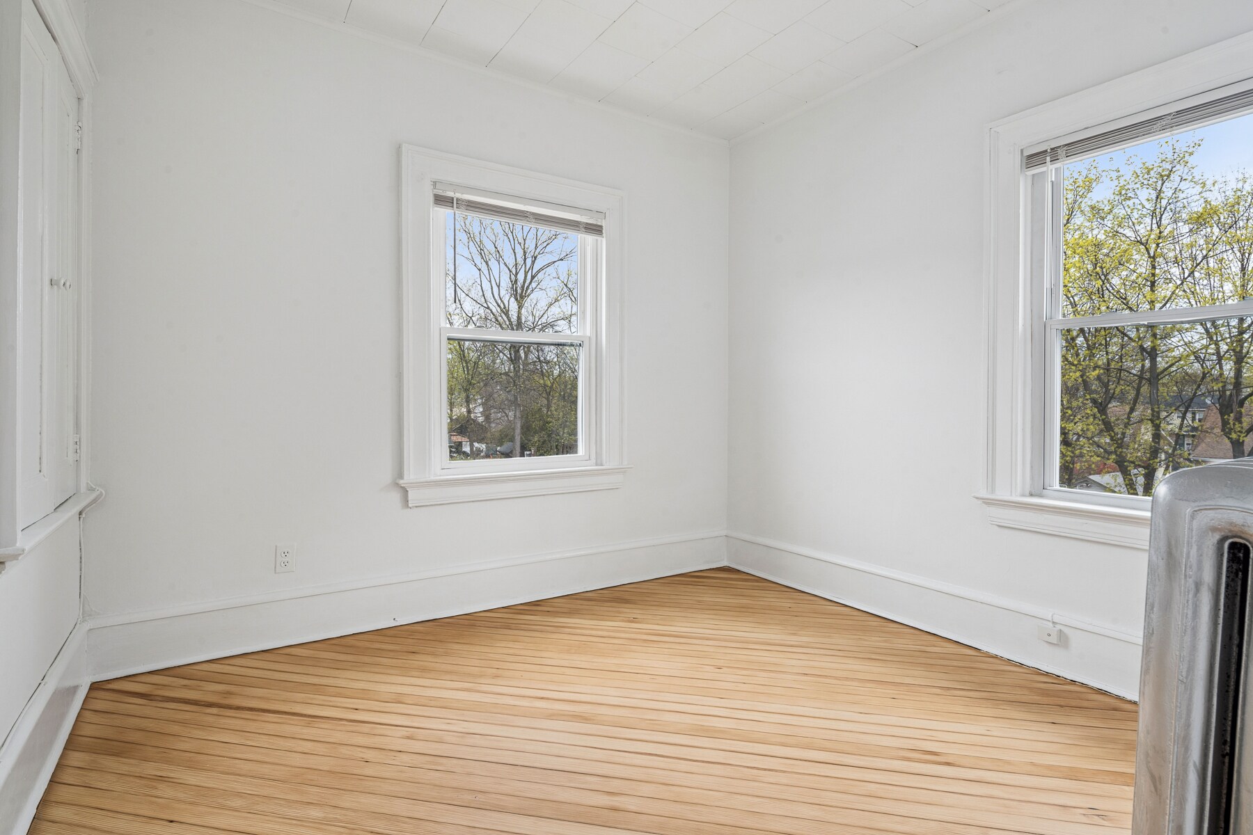 Building Photo - 37 2nd Ave