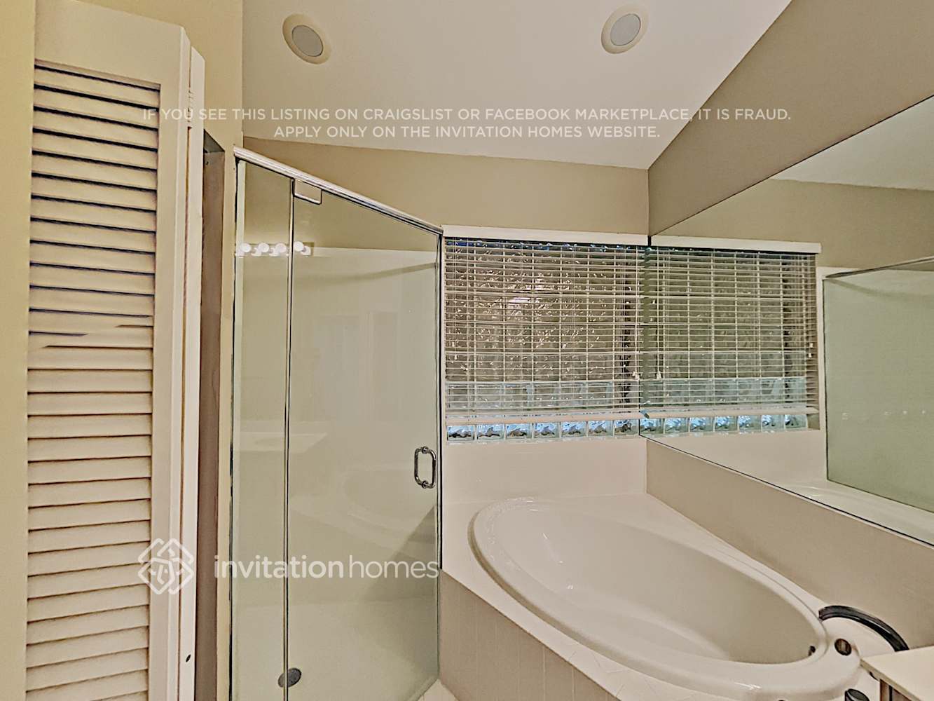 Building Photo - 1160 NW 185th Ave