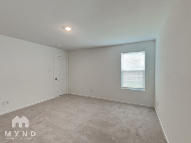 Building Photo - 233 Poplar Pl
