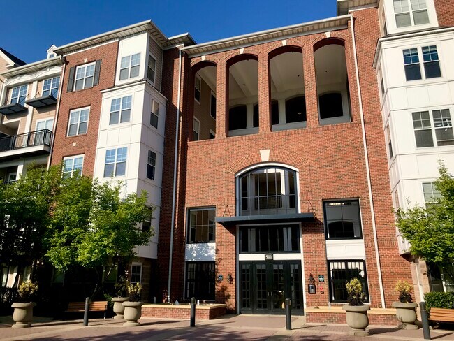 Building Photo - 501 Hungerford Dr