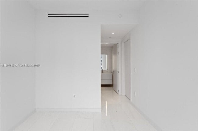 Building Photo - 300 Biscayne Blvd Way