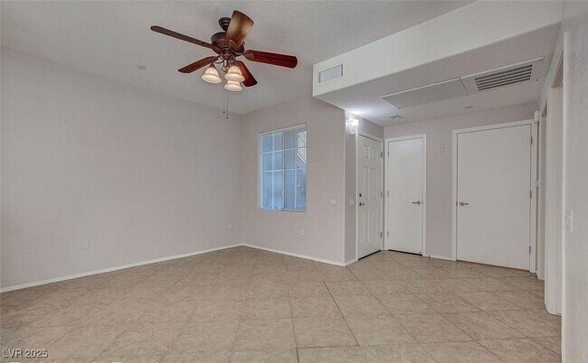 Building Photo - 6868 Sky Pointe Dr