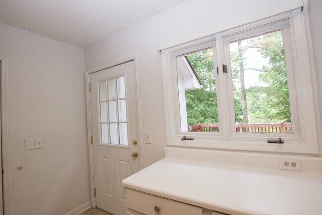 Building Photo - 806 Sumac Ln