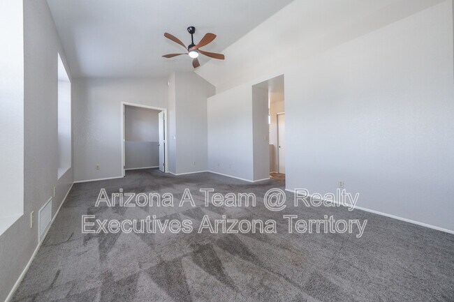 Building Photo - 10204 E Kensington Dr