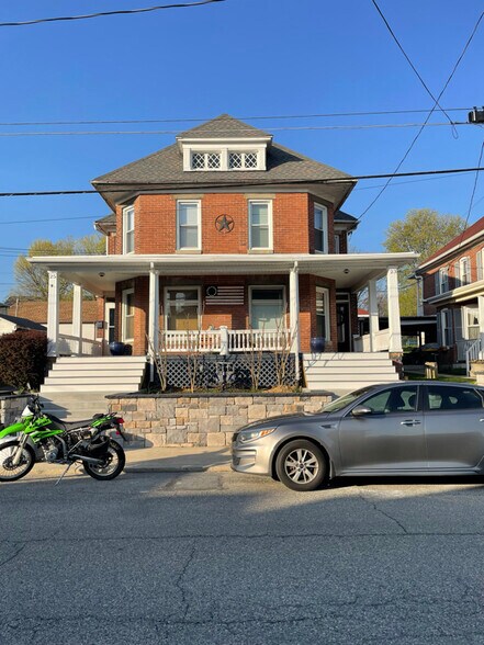 Primary Photo - 25 W 4th St