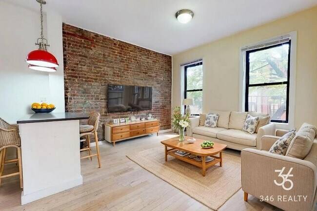 Building Photo - 552 W 184th St
