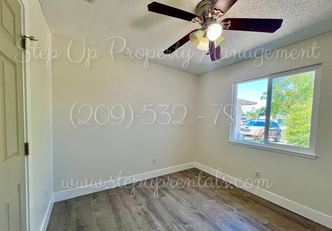 Building Photo - Beautifully Updated 4-Bedroom Home on Half...