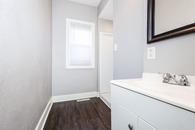 Building Photo - Cozy Single-Family Home with Spacious Back Yard!