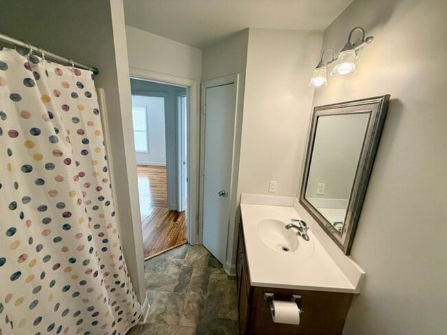 Building Photo - Three bedroom, 2 bath house in Gibsonville