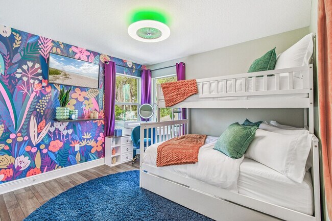 Building Photo - 109 W Hollywood St