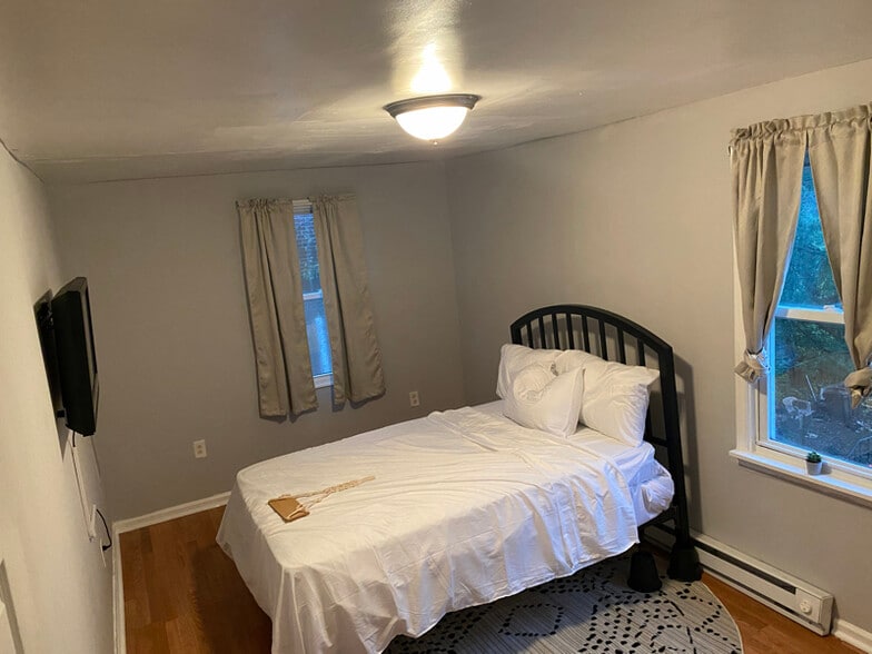 Building Photo - 130 Bartram Ave