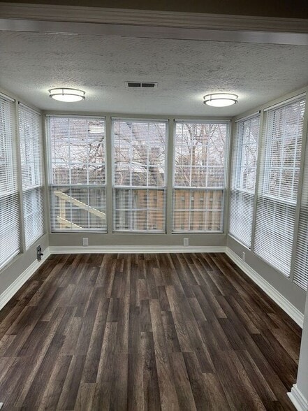 Building Photo - 10521 Going Ct