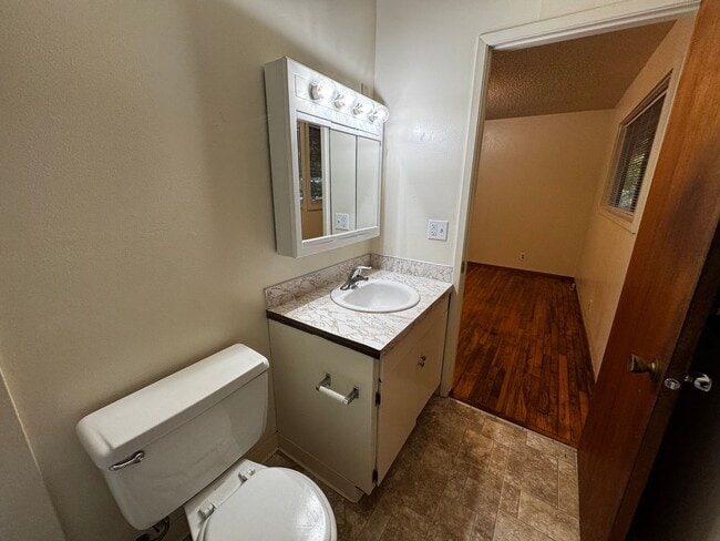 Building Photo - 3 Bedroom 2 Bath Home Located in Arcata!