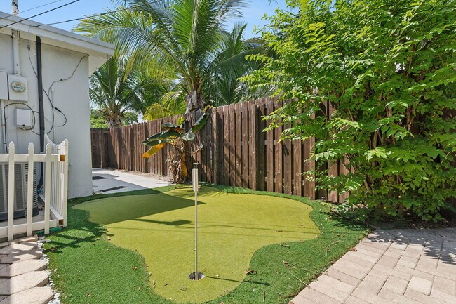 Building Photo - 2691 NE 18th St