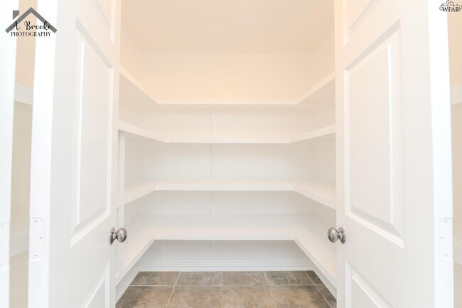 Building Photo - 4937 Silver Crest Dr