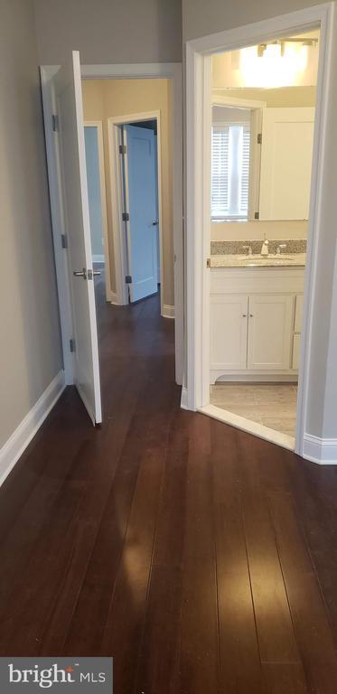 Building Photo - 1103 Morse St NE