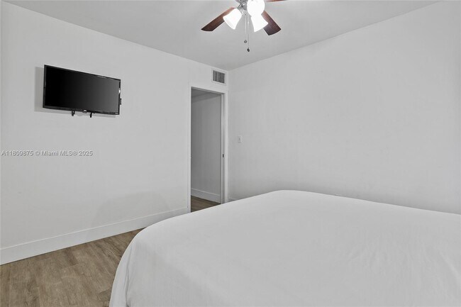 Building Photo - 2788 SW 33rd Ct