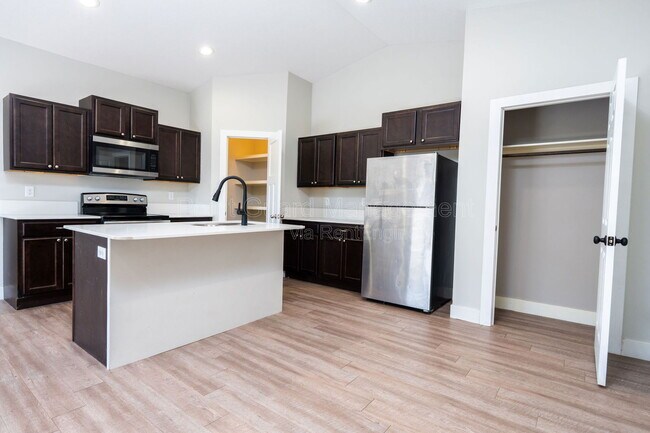 Building Photo - 3412 E Aster St