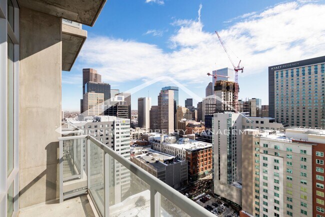 Building Photo - Luxury Condo with Stunning Views and Central AC