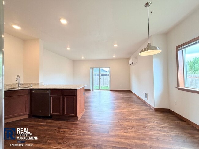Building Photo - Downtown Puyallup Townhomes