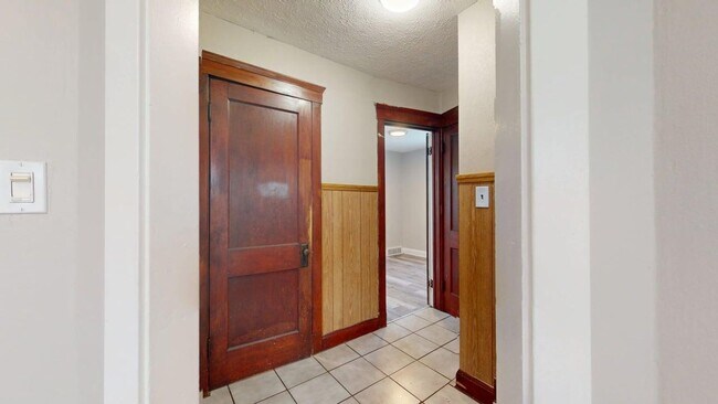 Building Photo - 2121 W 105th St