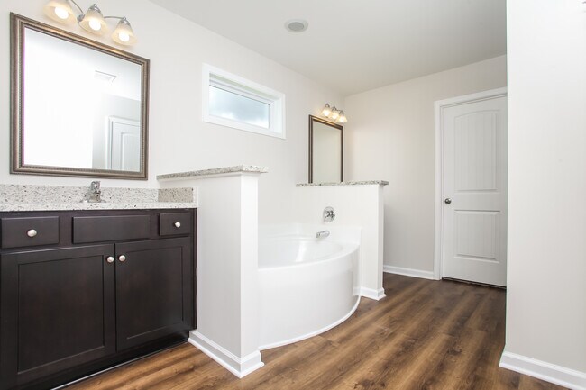 Building Photo - 10 Brake Ct