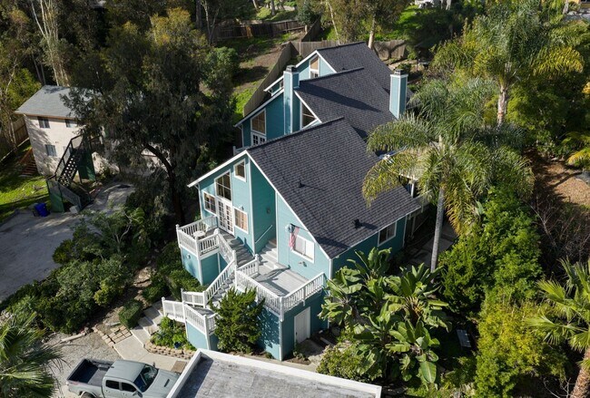 Building Photo - 3 Bedroom + Loft + Office Oceanside Home