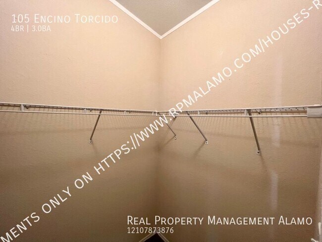 Building Photo - 105 Encino Torcido