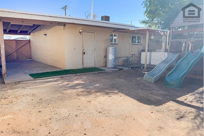 Building Photo - 2Bed/1Bath Duplex at McDowell/32nd St! Ready for Immediate Move-In! – NO HOA!
