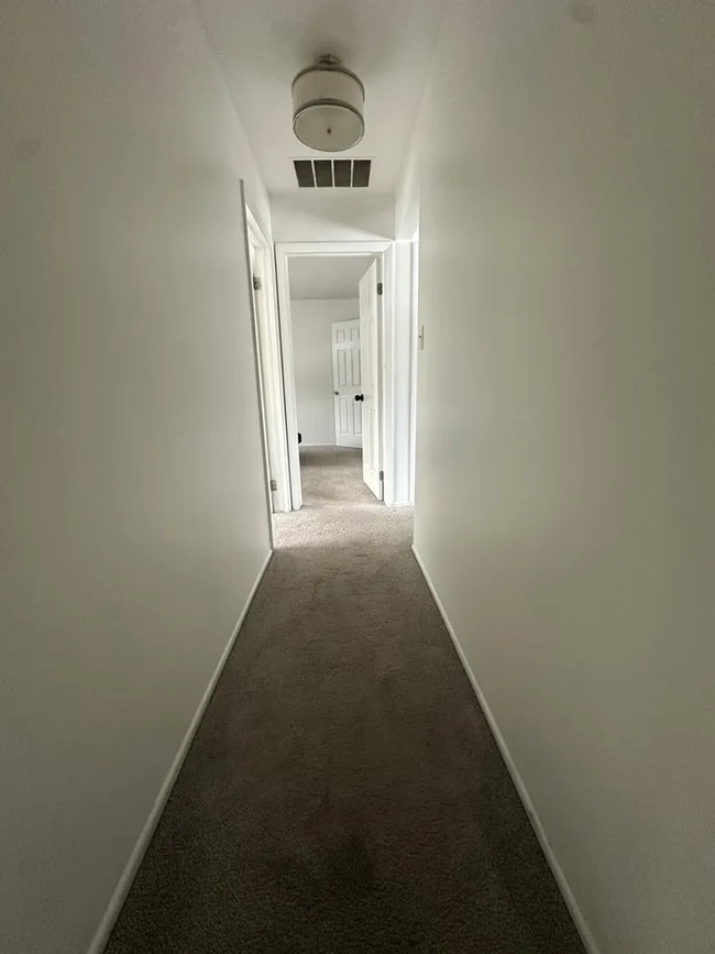 Building Photo - 6050 Delaware Dr